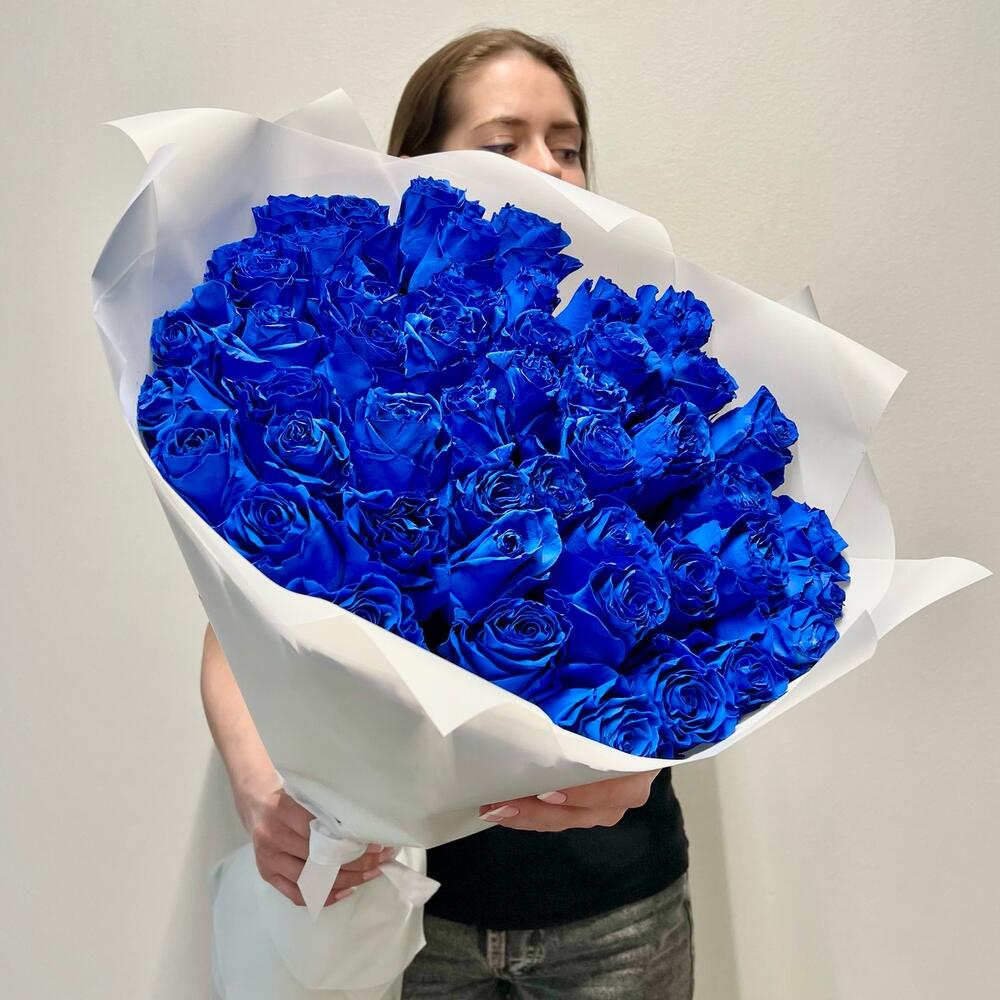 51 синяя роза в оформлении