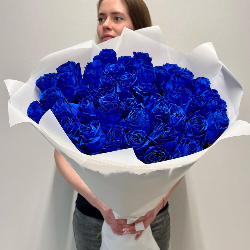 51 синяя роза в оформлении