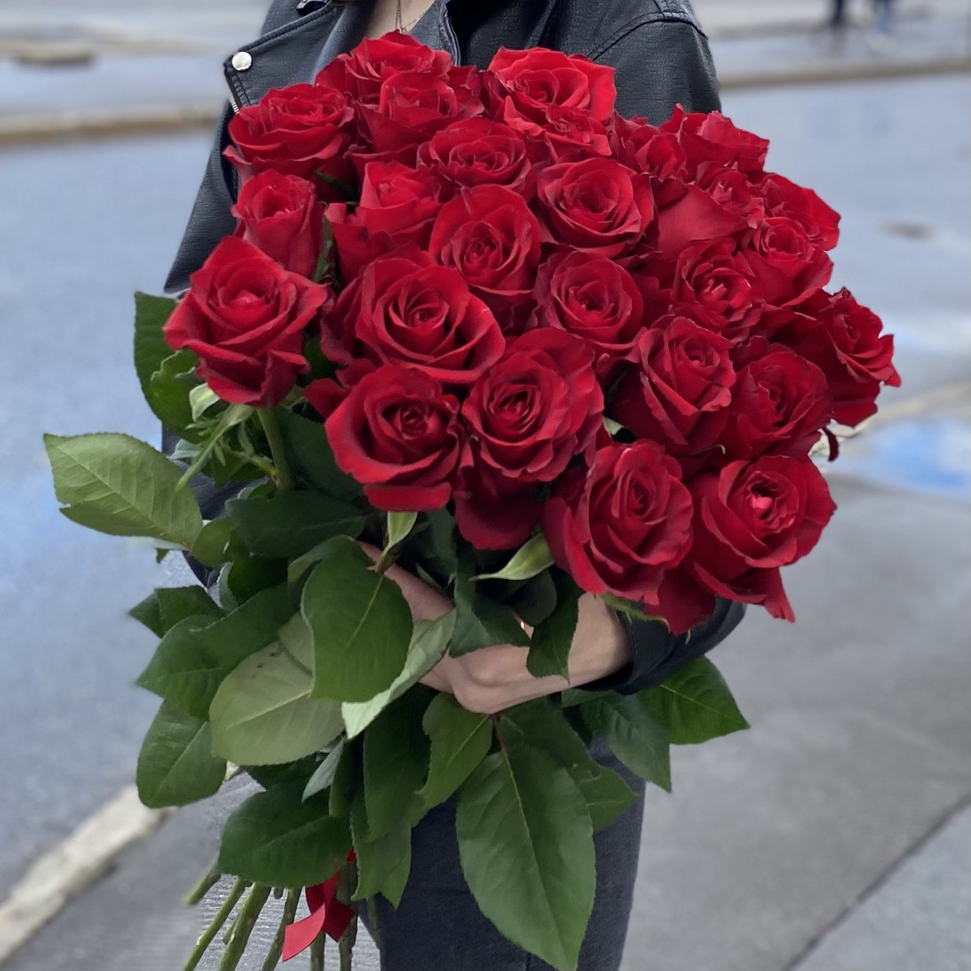 25 красных роз 80 см