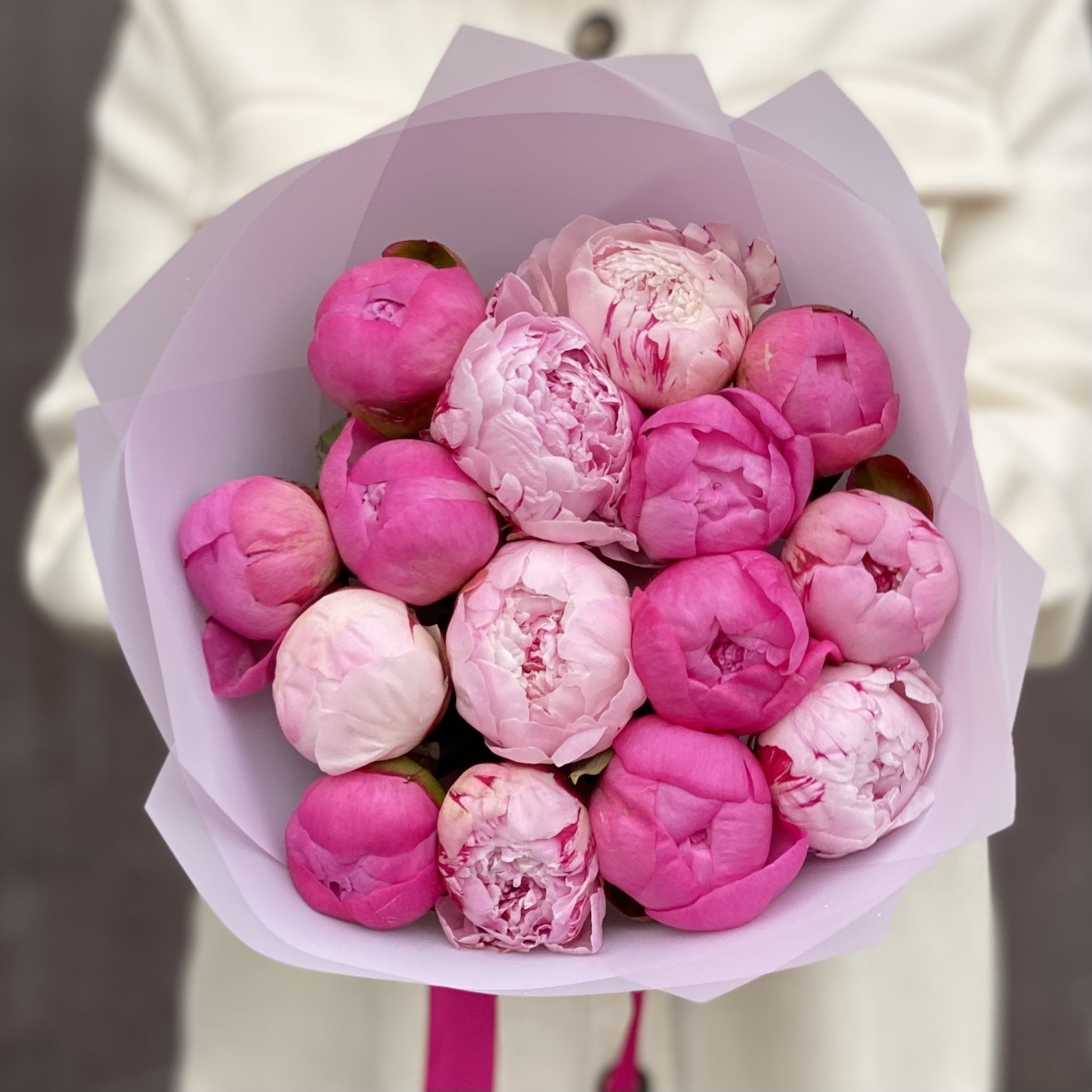 Букет из 15 пионов розовый МИКС