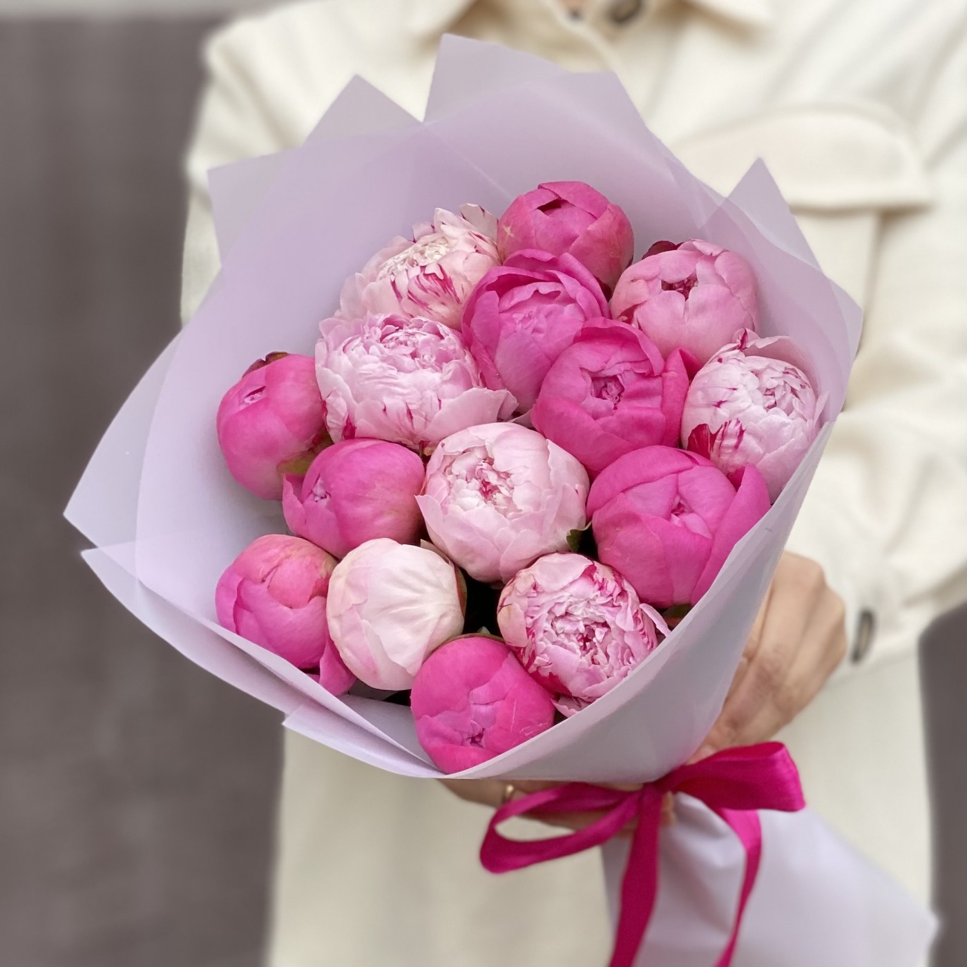 Букет из 15 пионов розовый МИКС