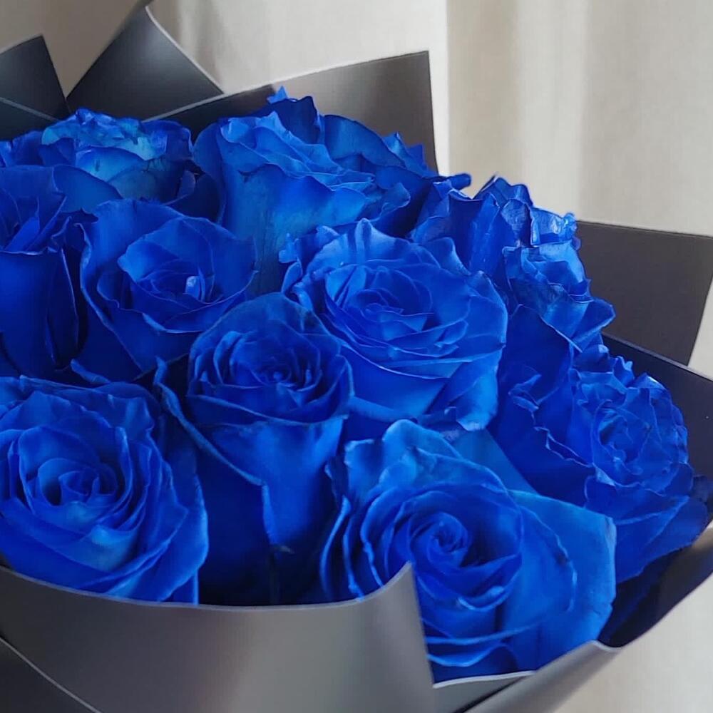 Букет из 13 синих роз