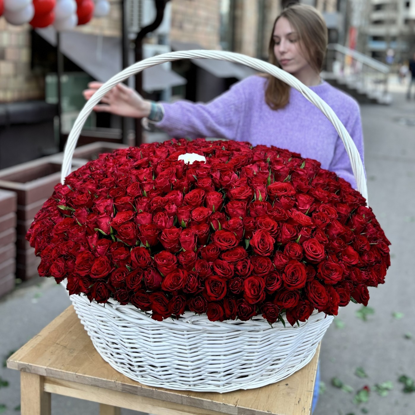Корзина из 501 красной розы