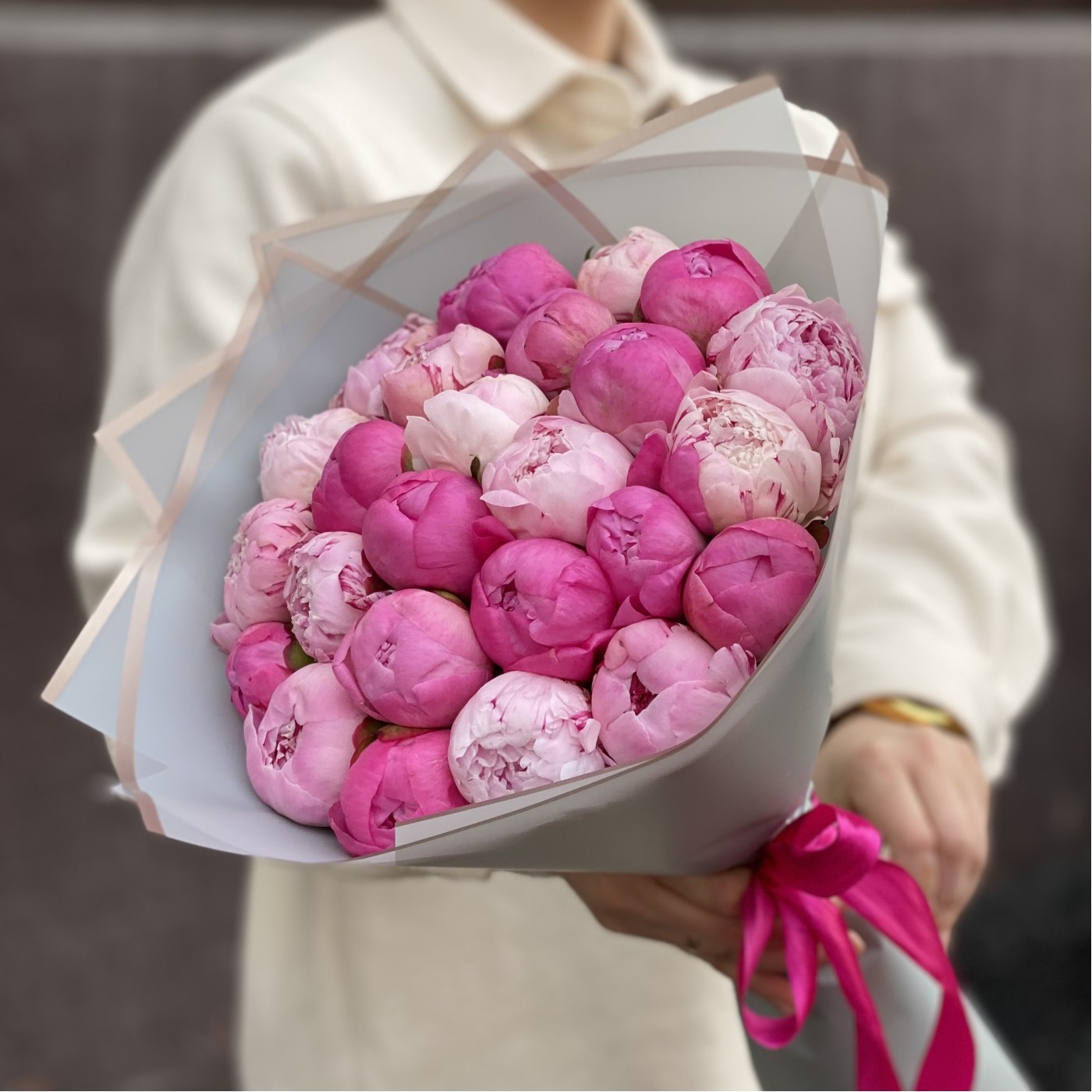 Букет из 25 пионов розовый МИКС