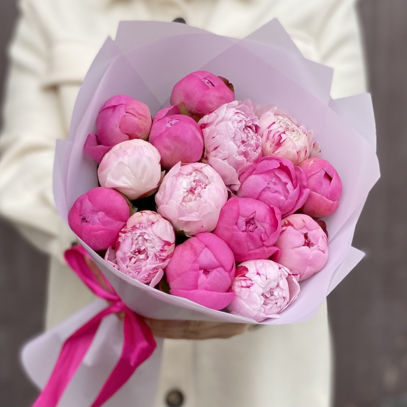 Букет из 15 пионов розовый МИКС