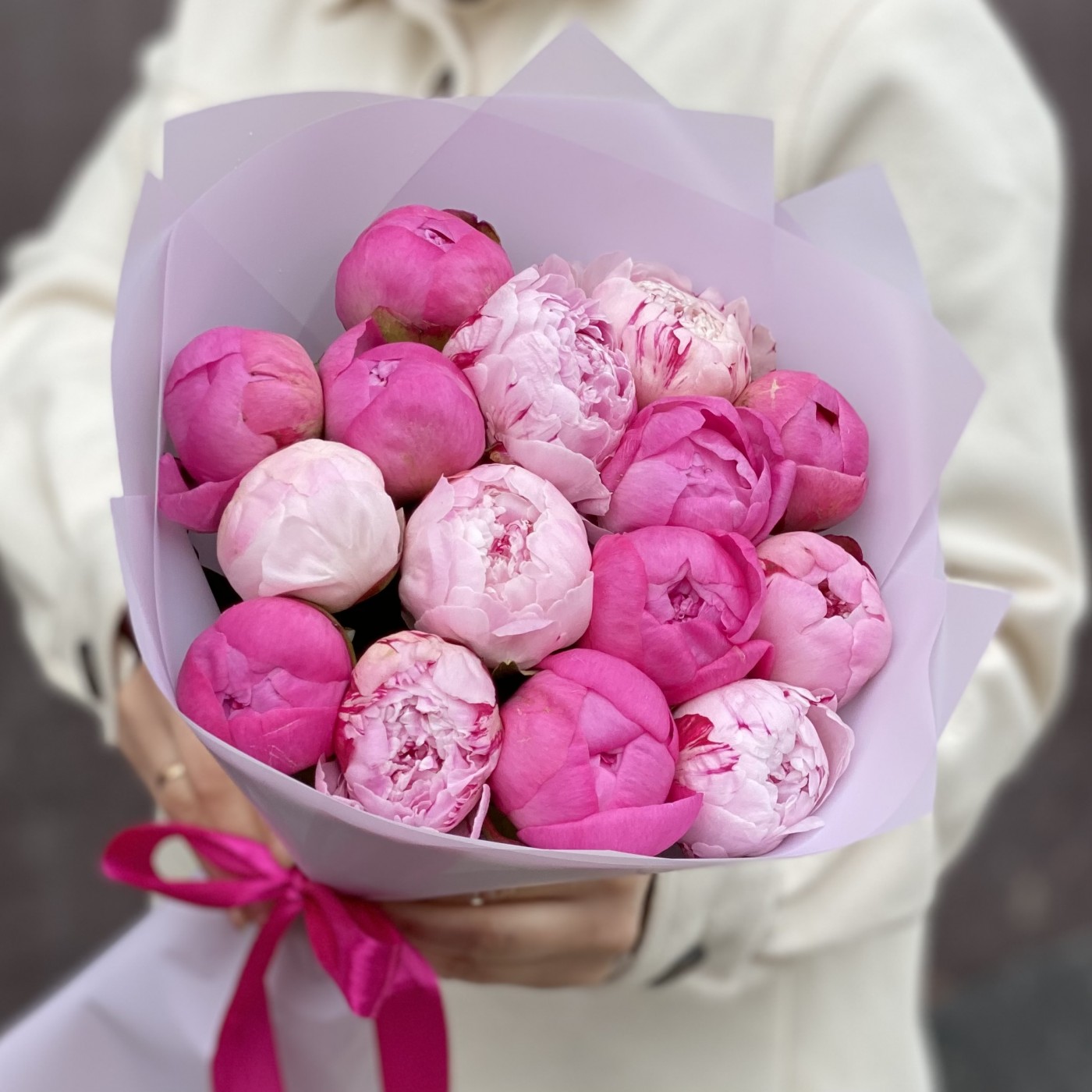 Букет из 15 пионов розовый МИКС