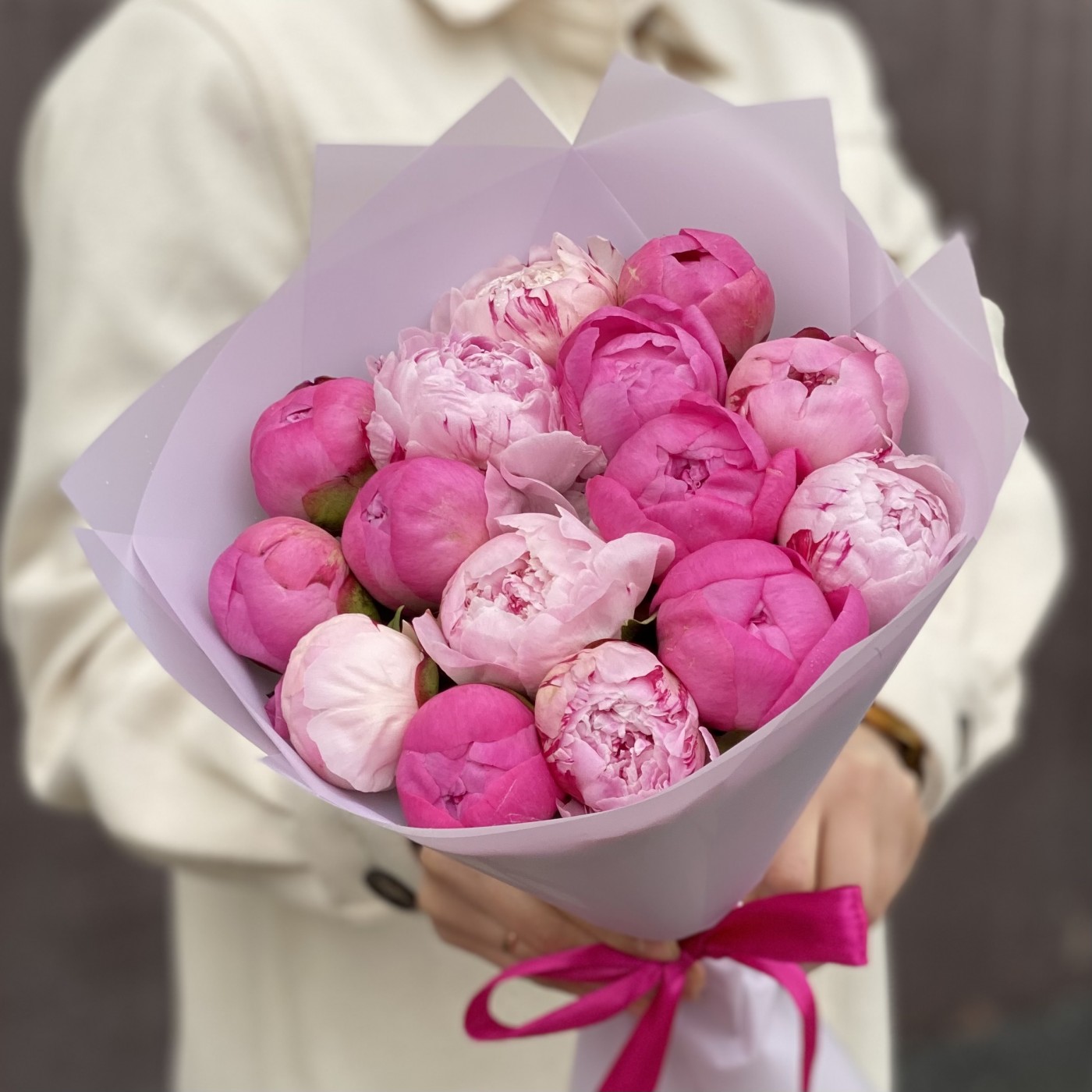 Букет из 15 пионов розовый МИКС